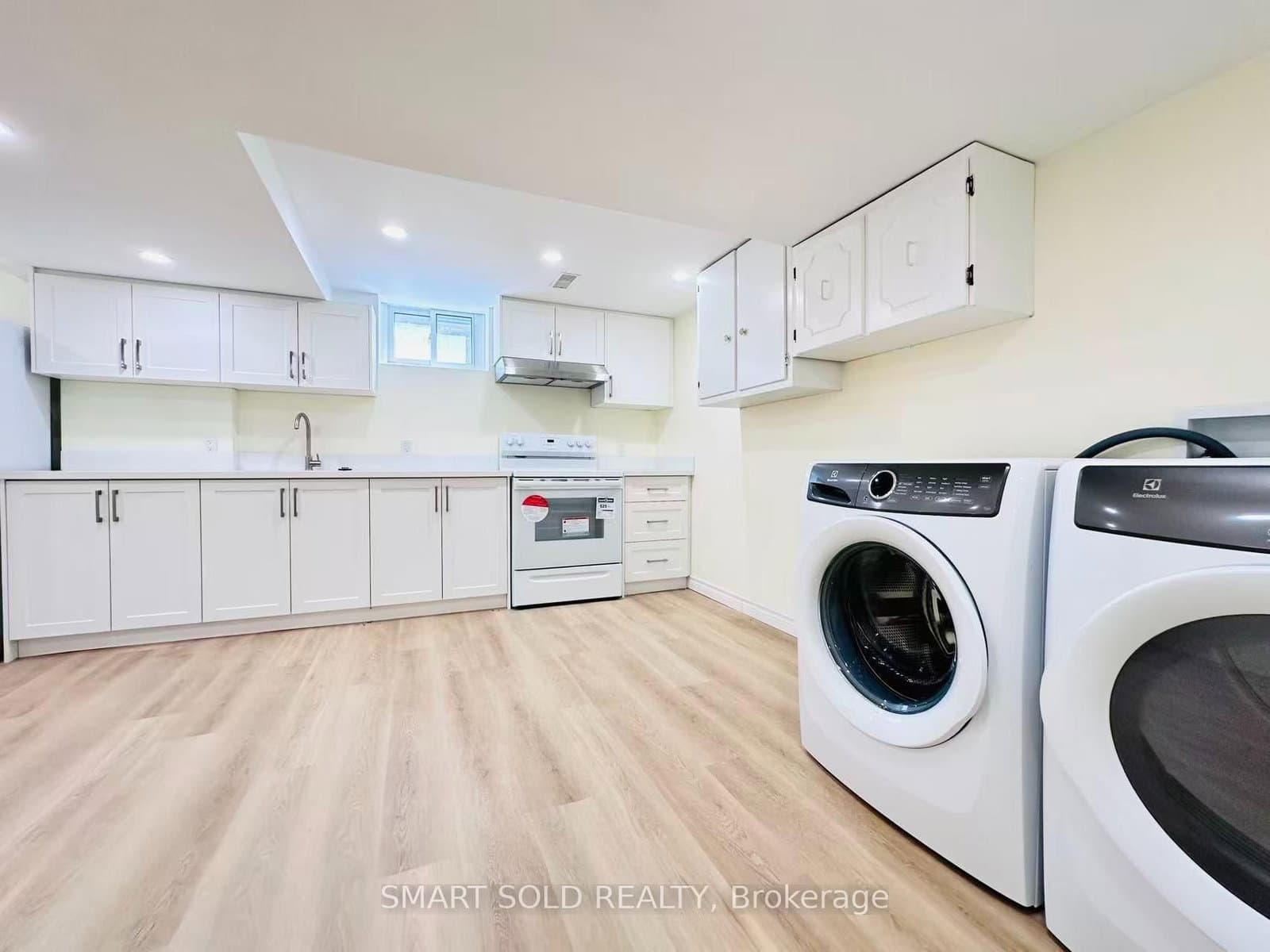 22 Hemingway Crescent, Unit Basement - Image 1