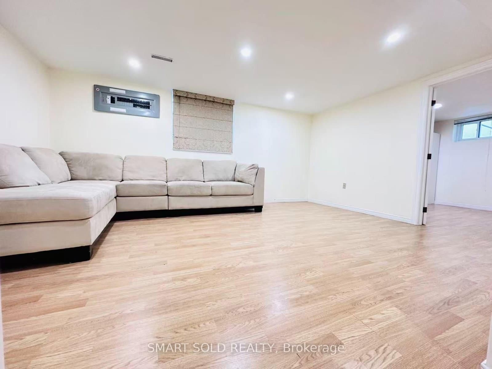 22 Hemingway Crescent, Unit Basement thumbnail 4