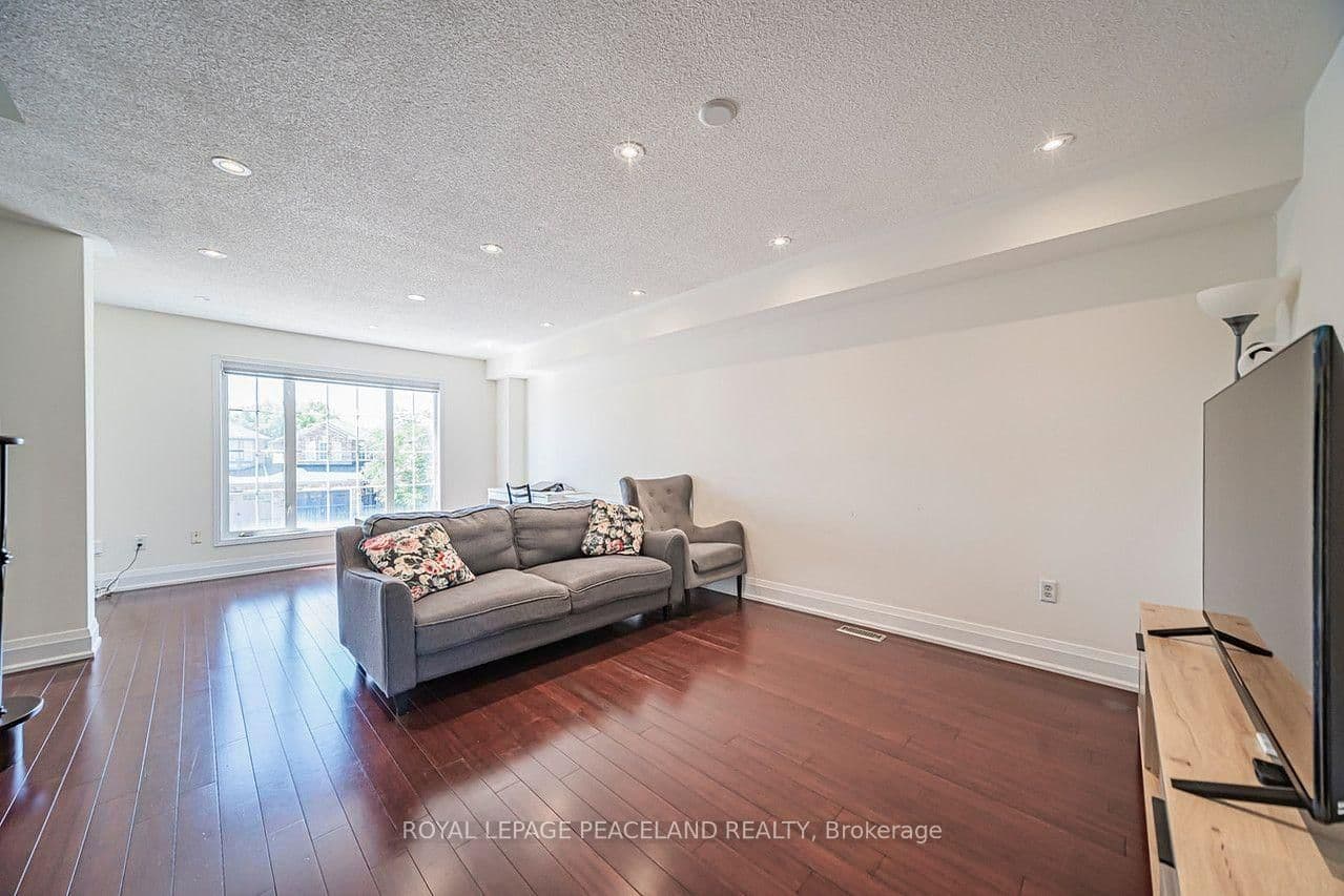 110 Foxfield Crescent thumbnail 10