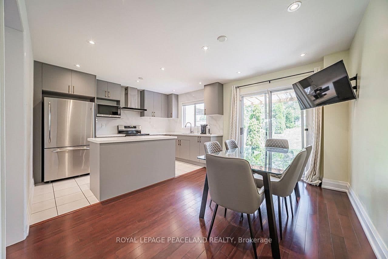 110 Foxfield Crescent thumbnail 12