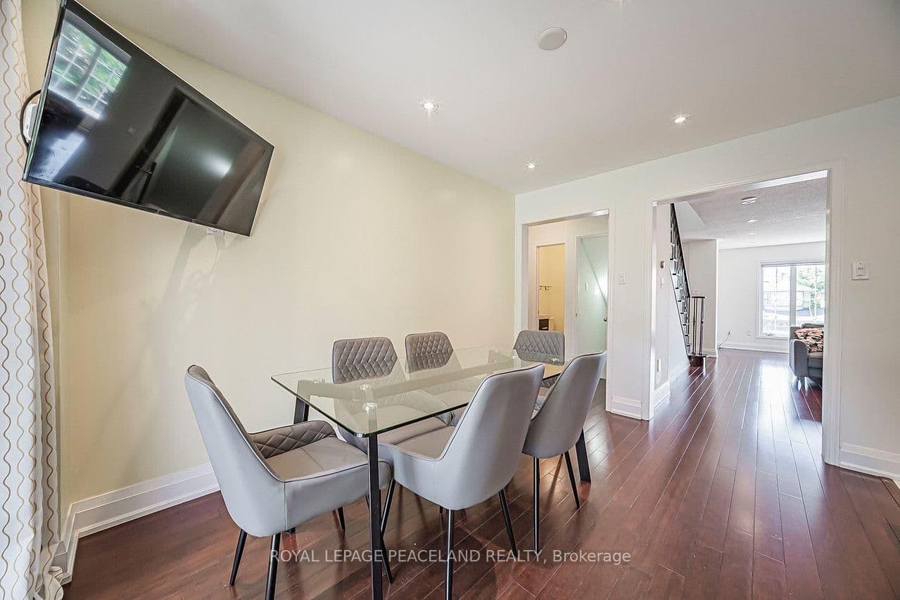 110 Foxfield Crescent thumbnail 13