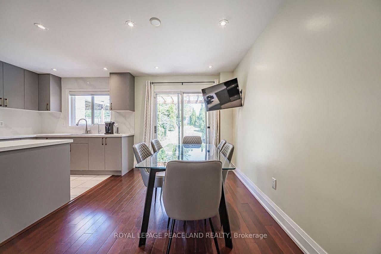 110 Foxfield Crescent thumbnail 14