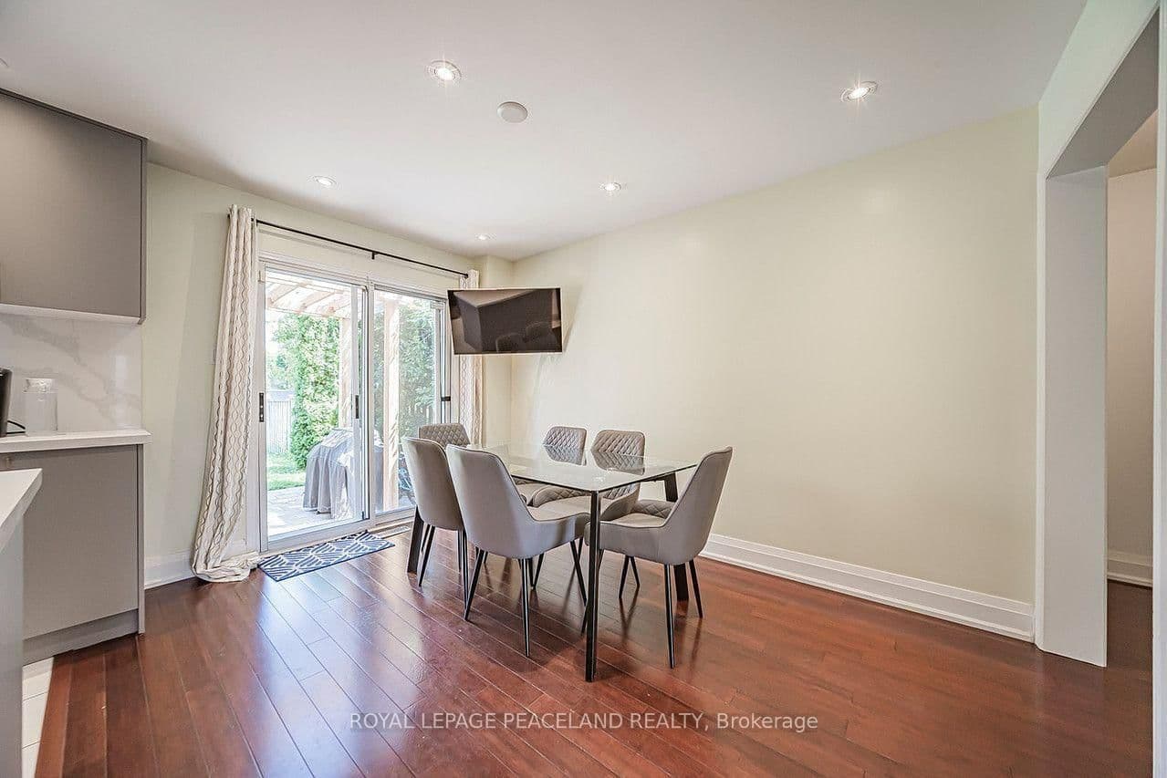 110 Foxfield Crescent thumbnail 15