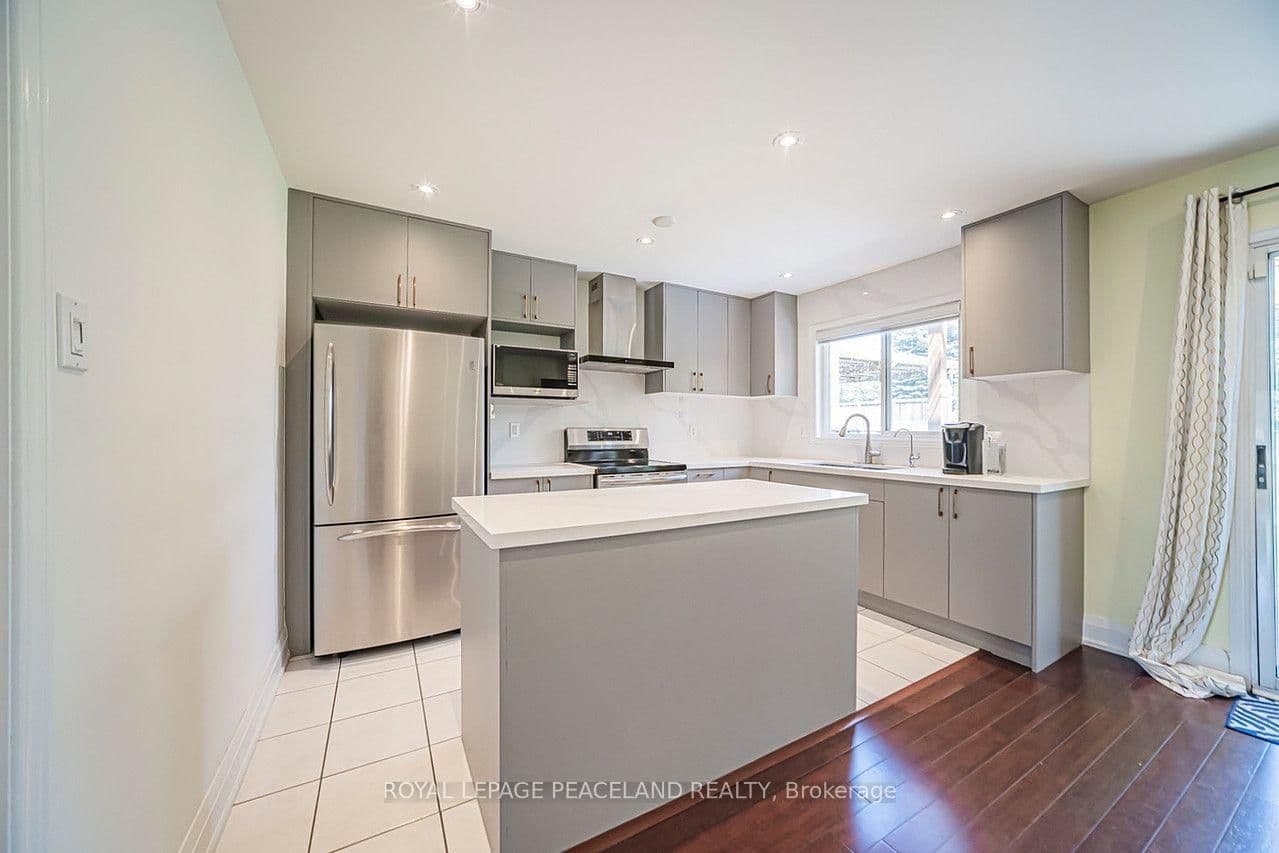 110 Foxfield Crescent thumbnail 16