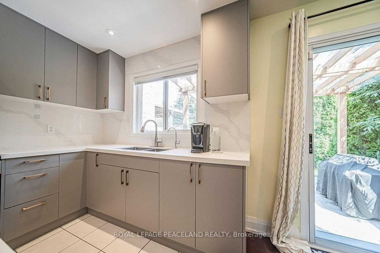110 Foxfield Crescent thumbnail 20