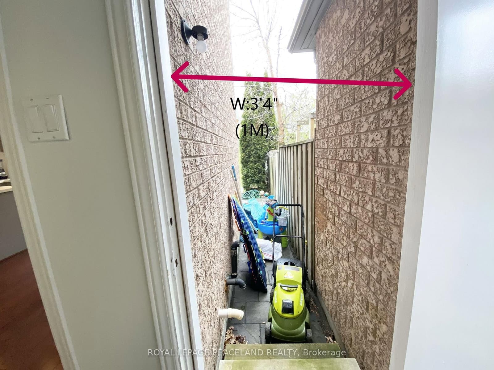110 Foxfield Crescent thumbnail 22