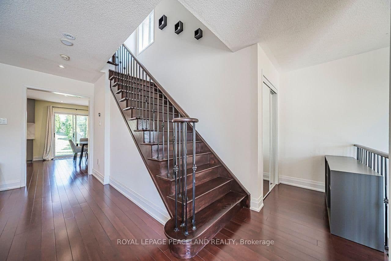 110 Foxfield Crescent thumbnail 26