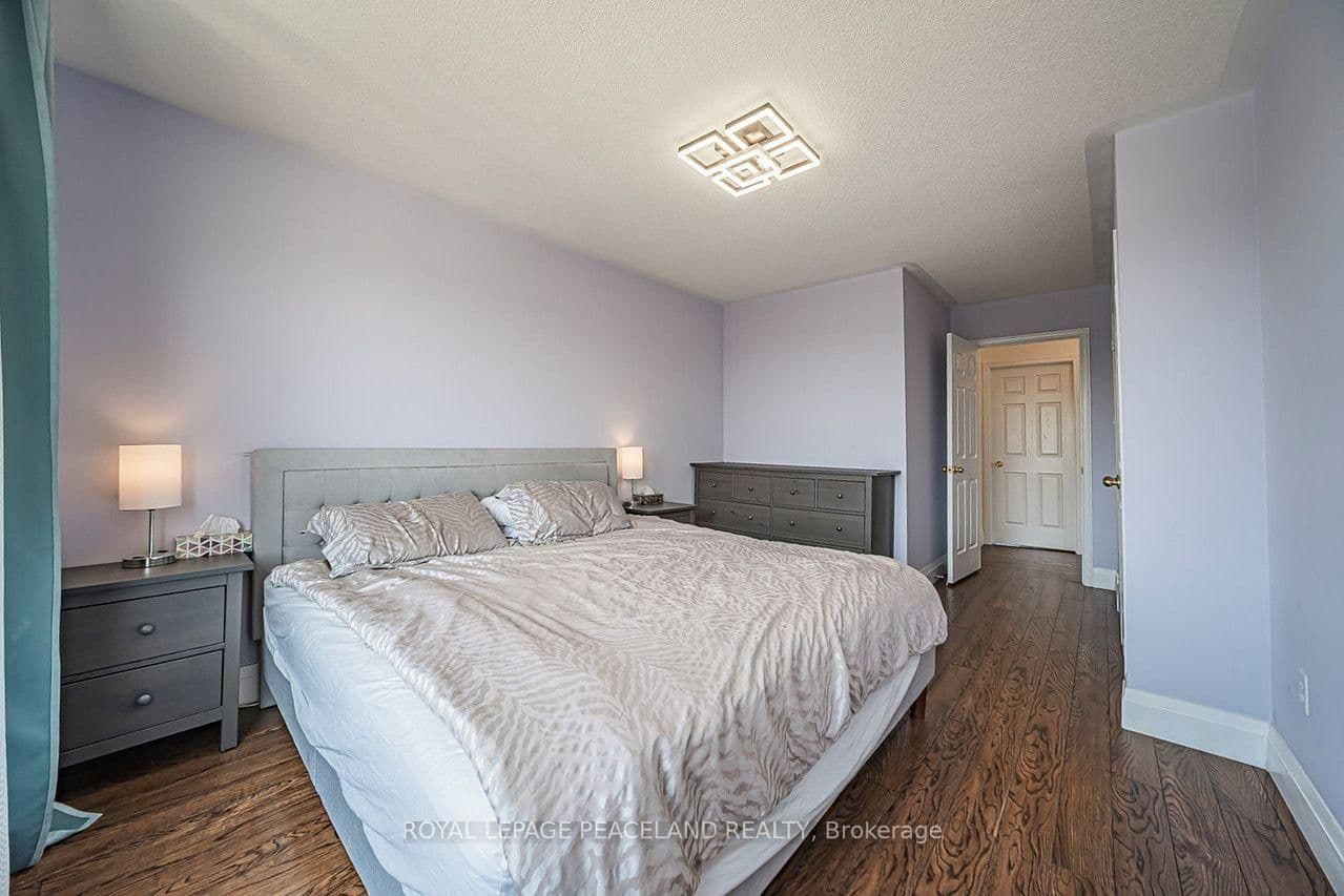 110 Foxfield Crescent thumbnail 31