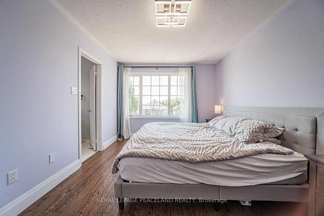 110 Foxfield Crescent thumbnail 32