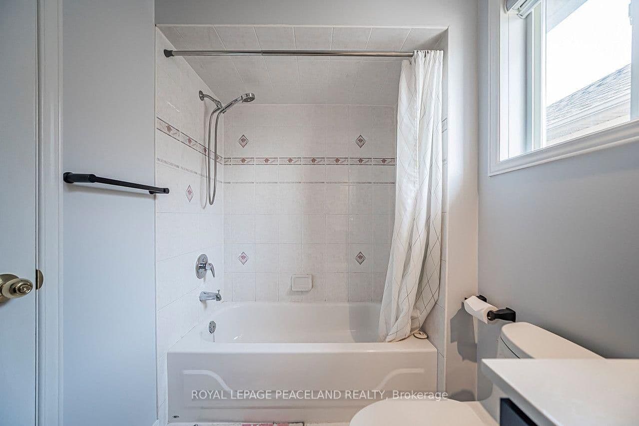 110 Foxfield Crescent thumbnail 35