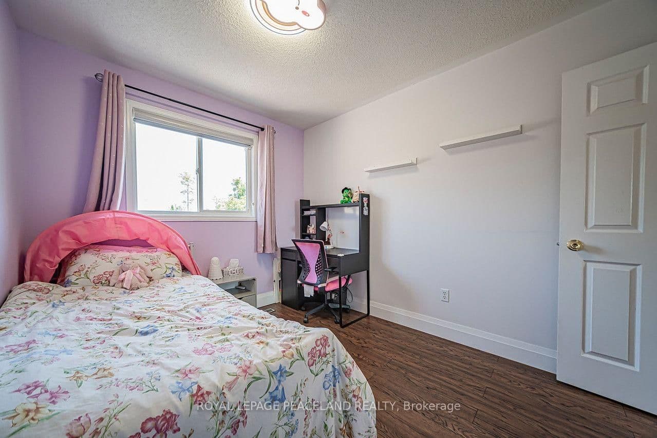 110 Foxfield Crescent thumbnail 37