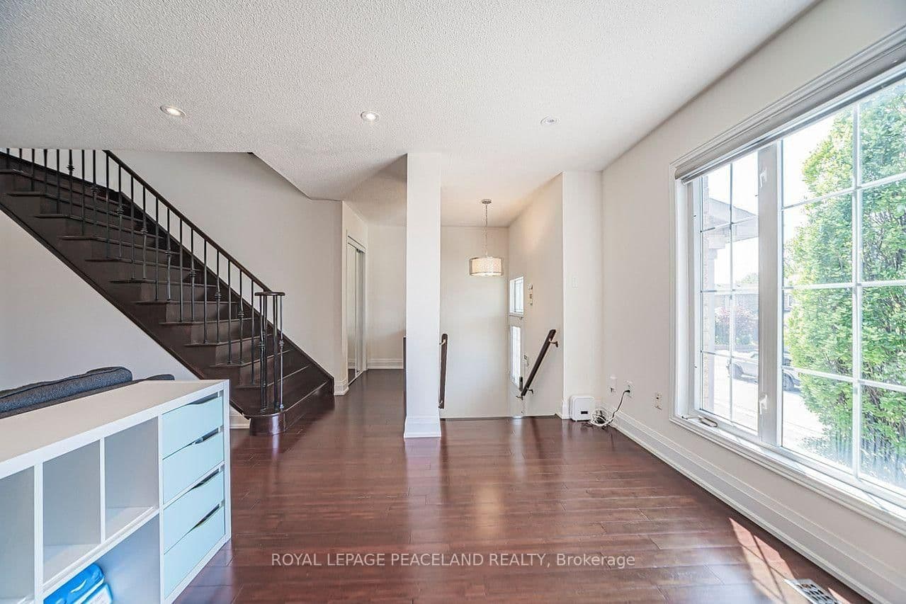 110 Foxfield Crescent thumbnail 6