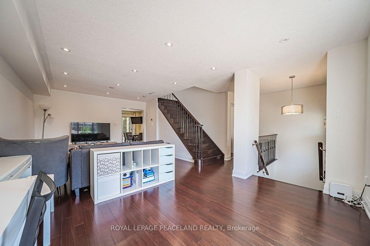 110 Foxfield Crescent thumbnail 8