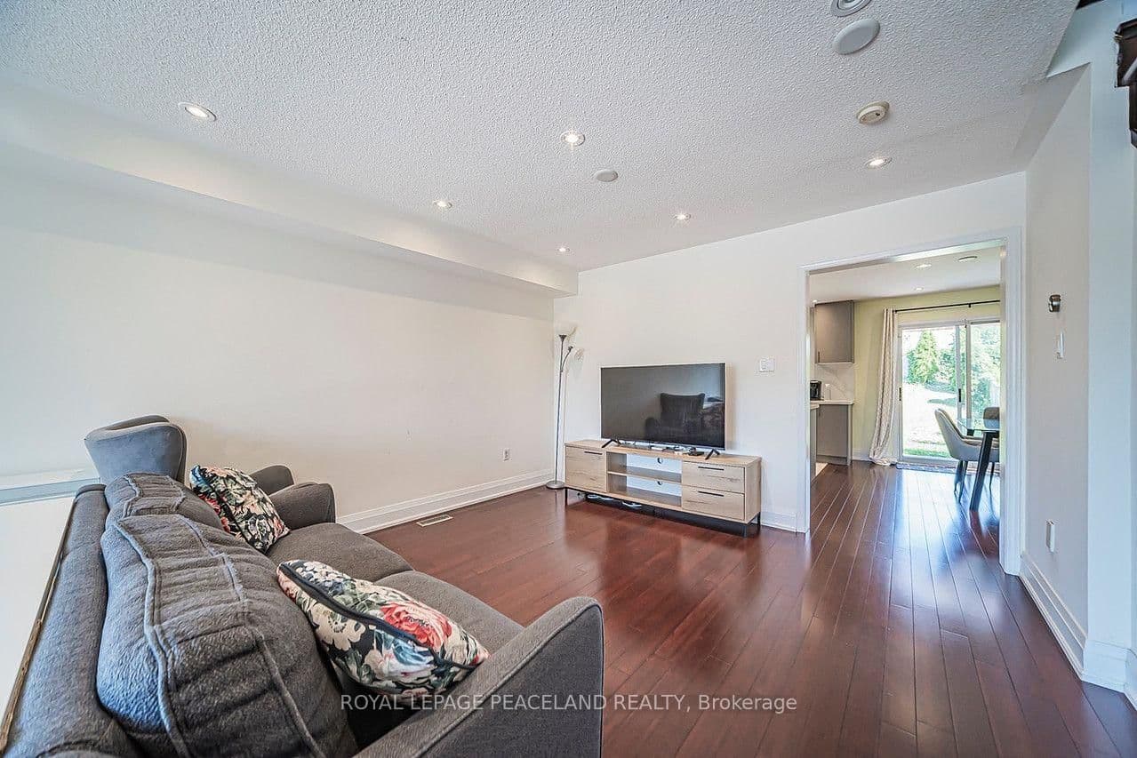 110 Foxfield Crescent thumbnail 9