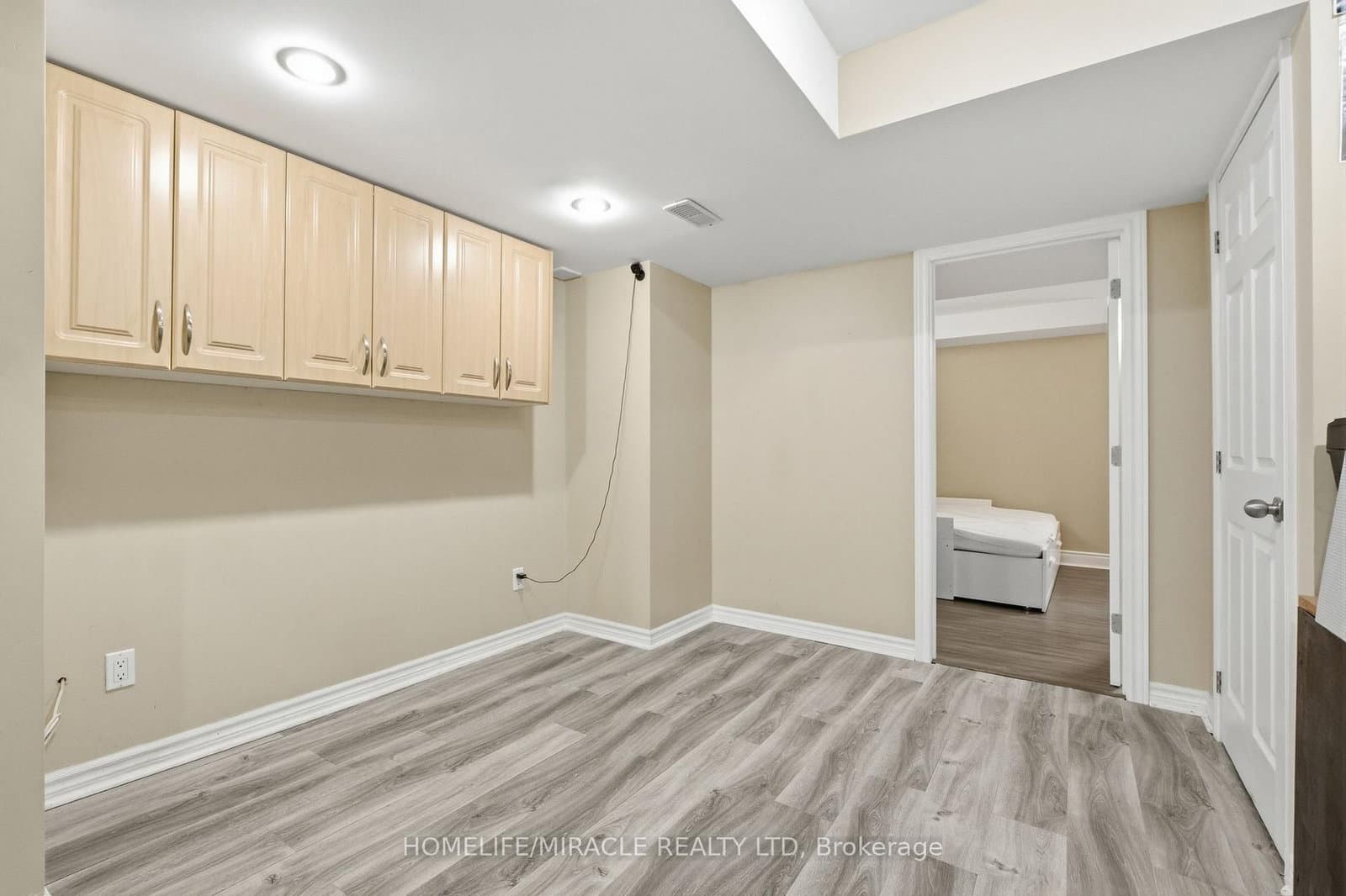 243 Venice Gate Drive thumbnail 35