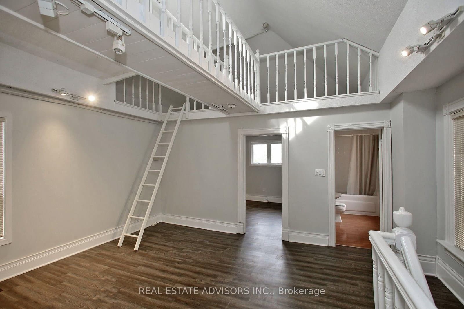 7924 Kipling Avenue thumbnail 17