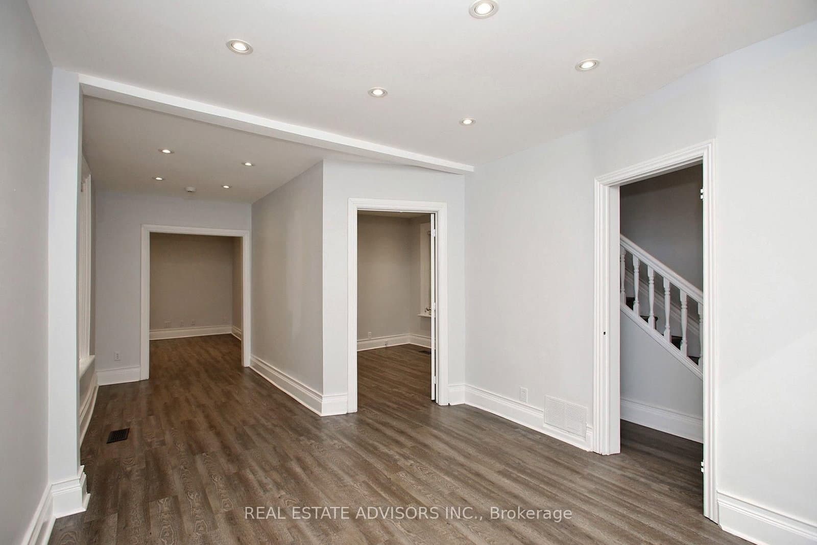 7924 Kipling Avenue thumbnail 4