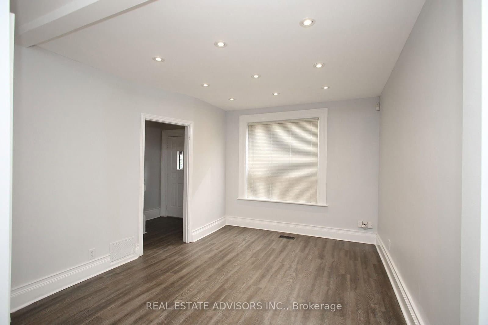 7924 Kipling Avenue thumbnail 5