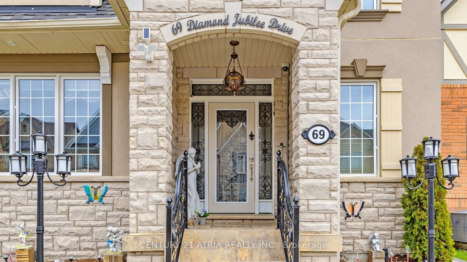 69 Diamond Jubilee Drive thumbnail 2