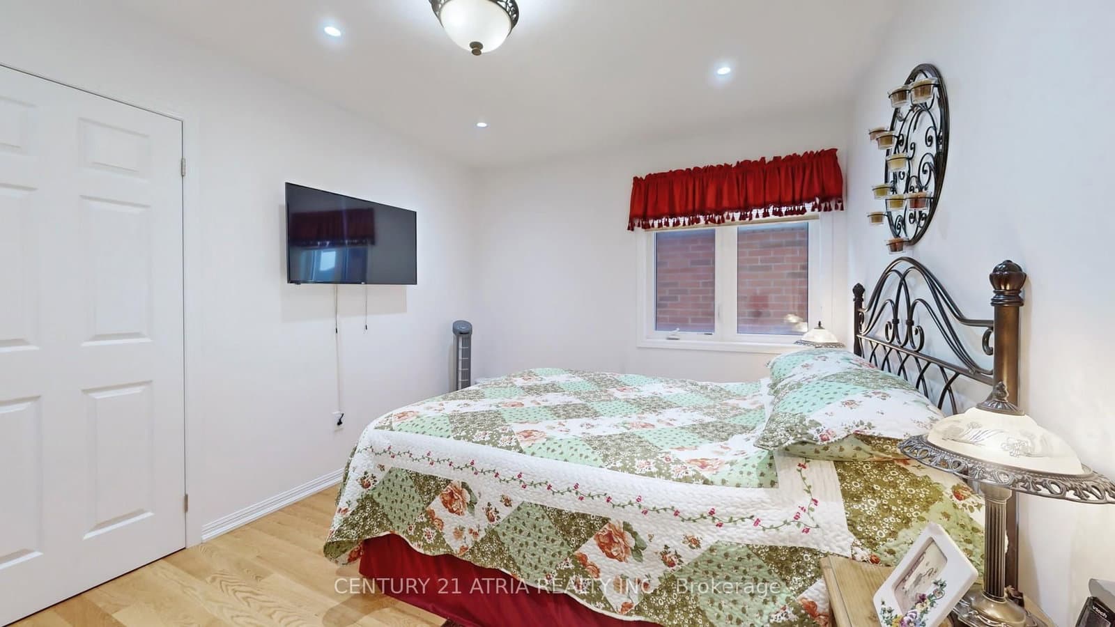 69 Diamond Jubilee Drive thumbnail 20