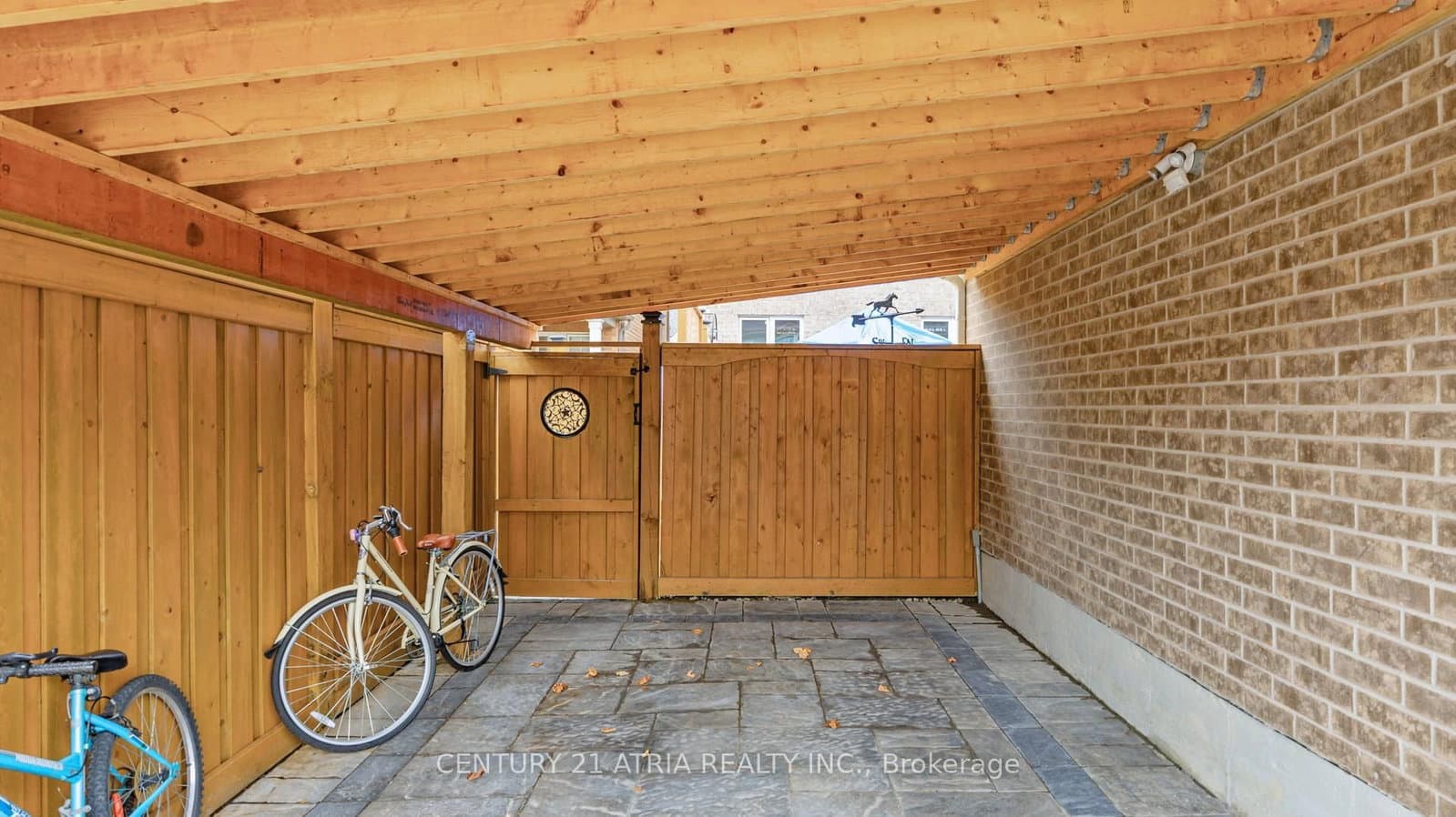 69 Diamond Jubilee Drive thumbnail 35