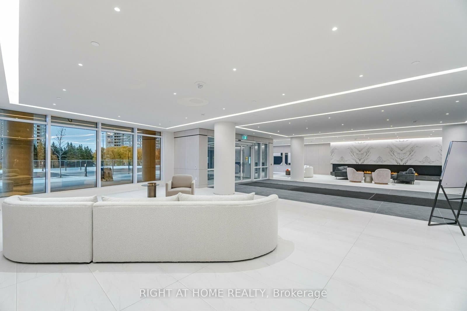50 Upper MAll Way, Unit 226 thumbnail 3