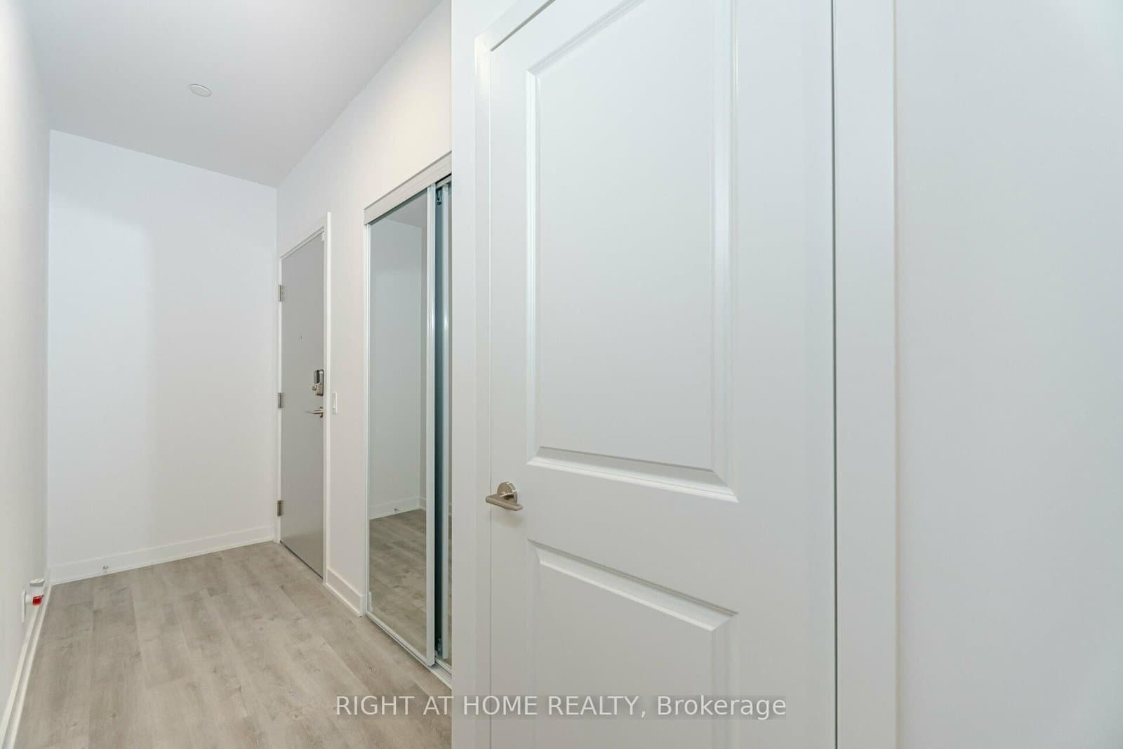 50 Upper MAll Way, Unit 226 thumbnail 5