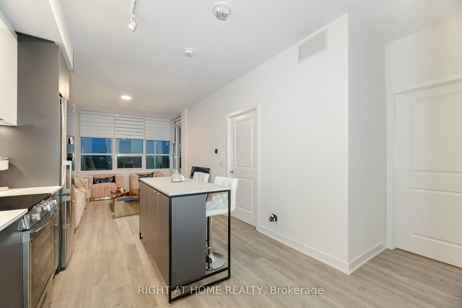 50 Upper MAll Way, Unit 226 thumbnail 7