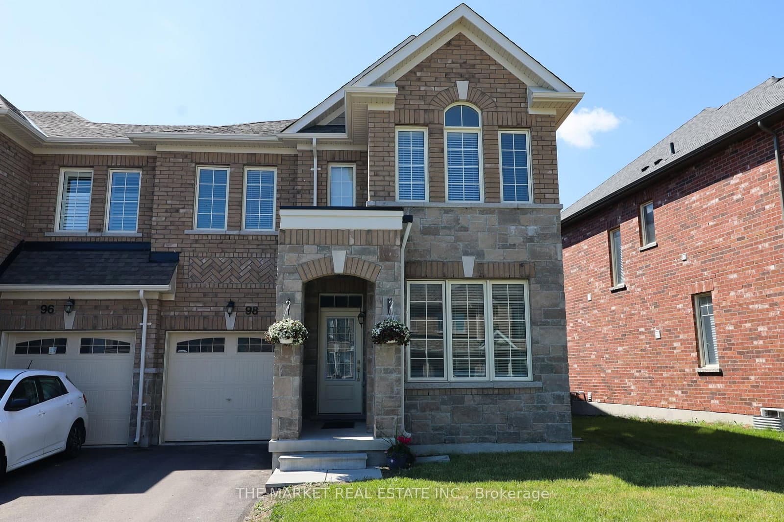 98 Mondial Crescent N