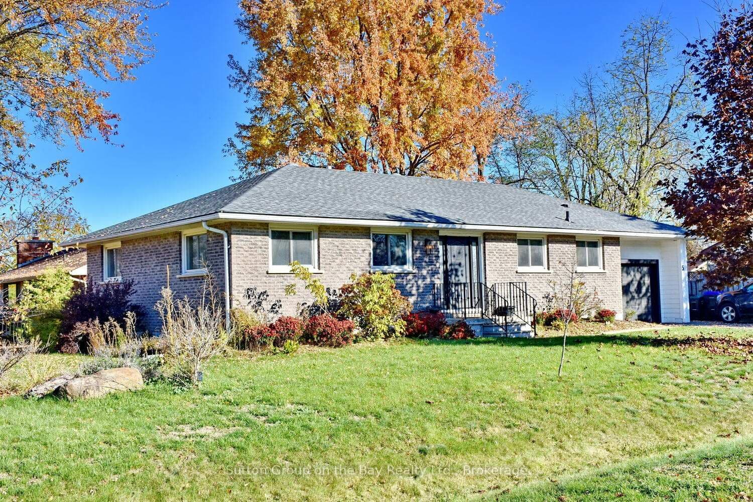 5 BROCK Crescent - Image 1