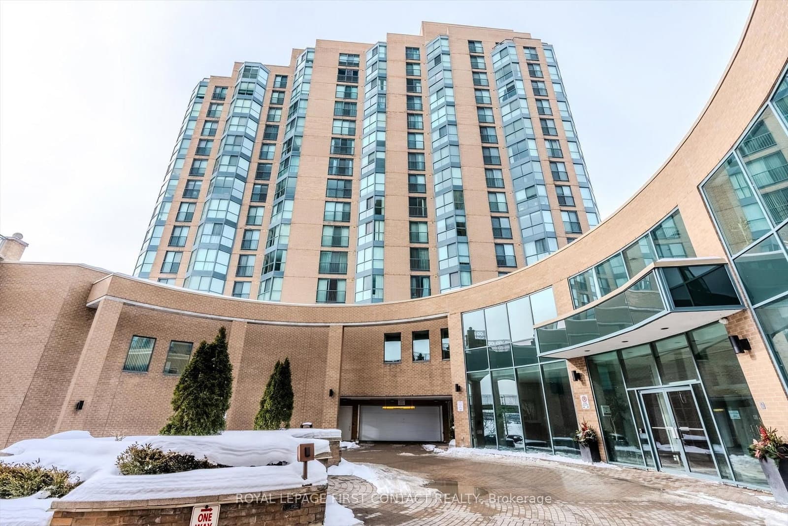#808 - 140 Dunlop Street E