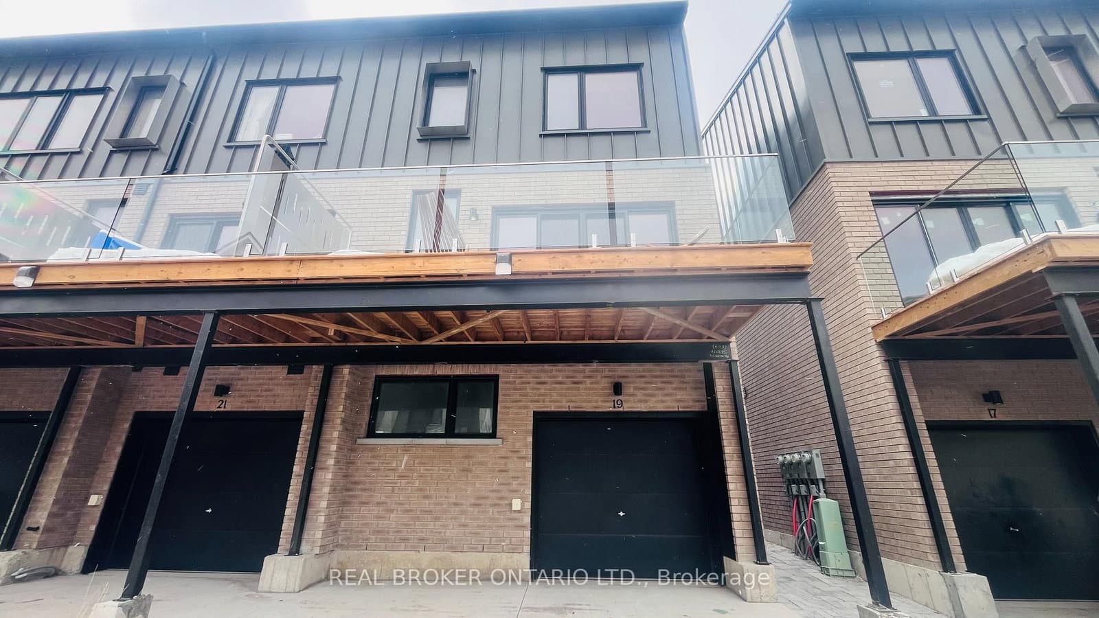 19 RAINWATER Lane, Unit UPPER