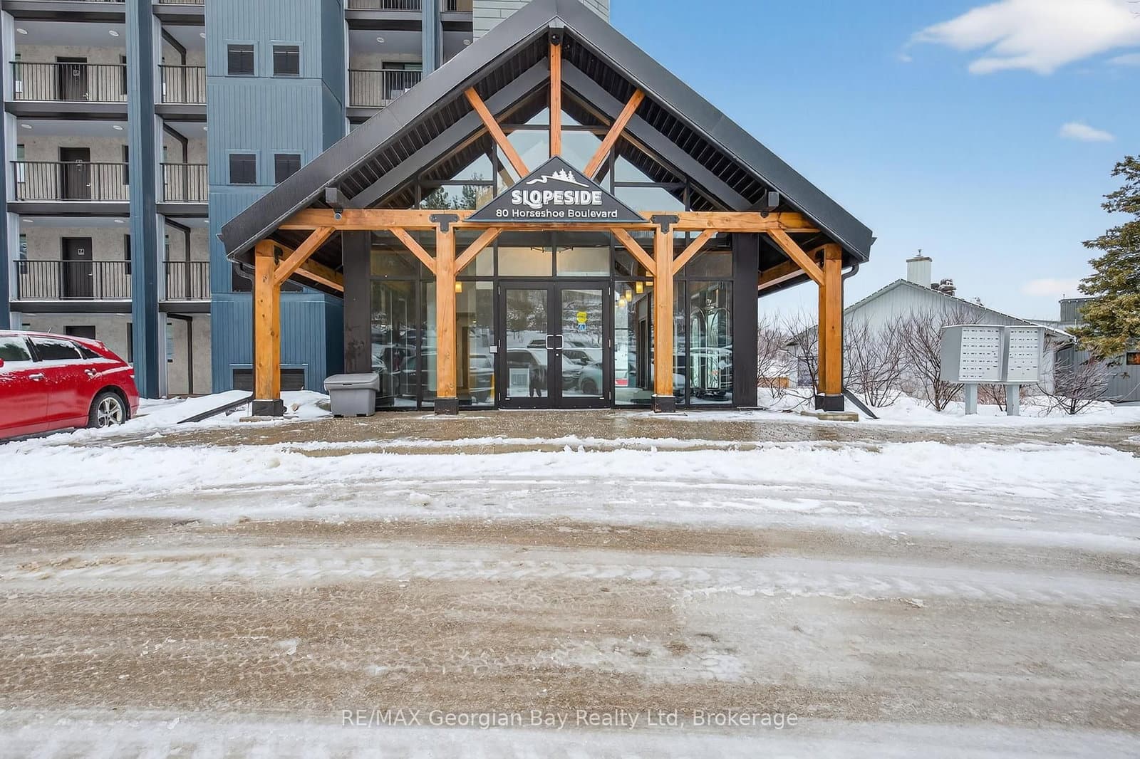#102 - 80 Horseshoe Boulevard