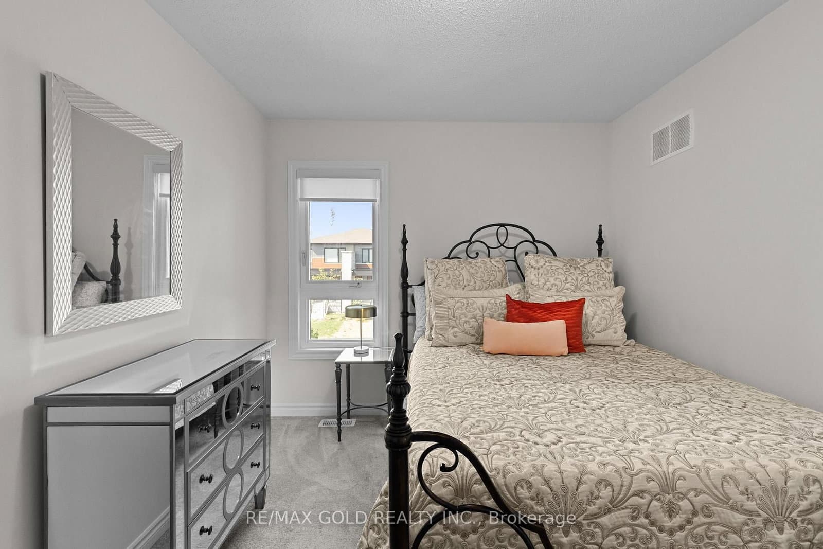 54 Eberhardt Drive thumbnail 32