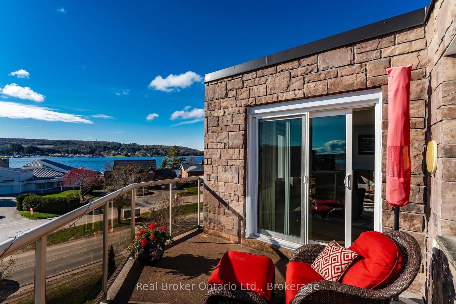 #402 - 11 Beck Boulevard