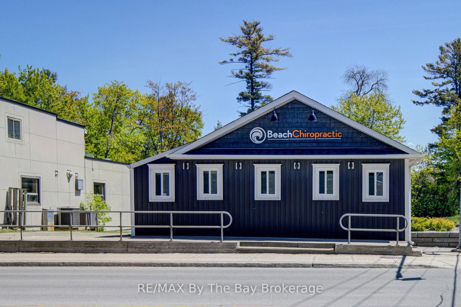 1535 Mosley Street - Image 1