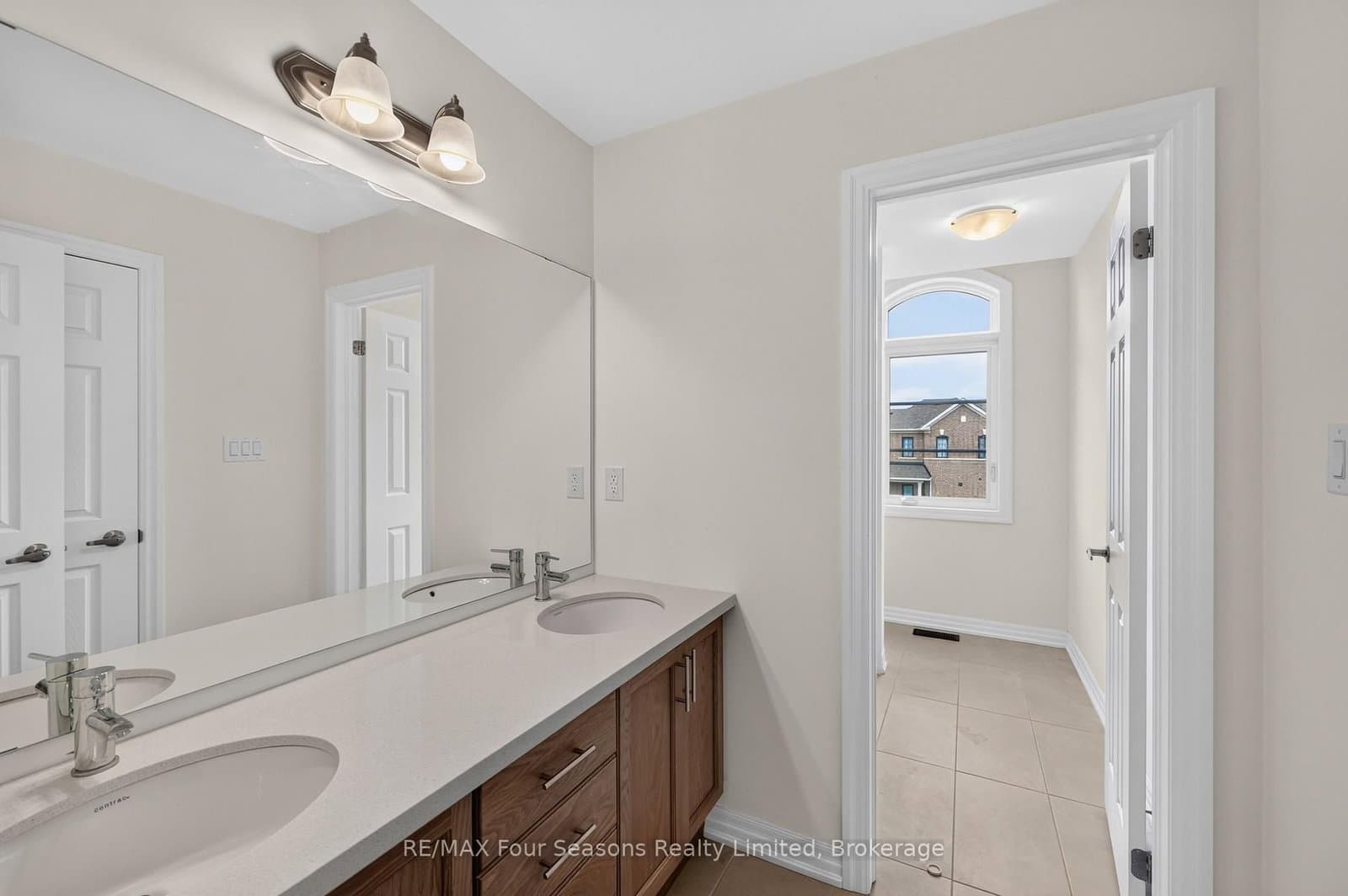 203 Coates Drive thumbnail 33