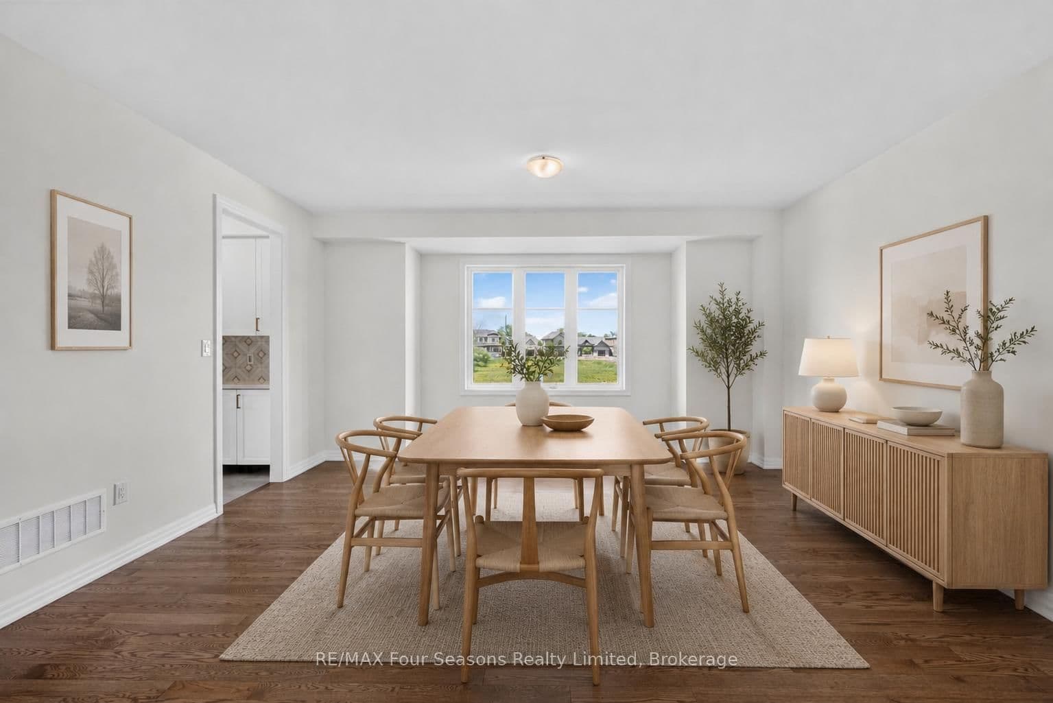 203 Coates Drive thumbnail 4