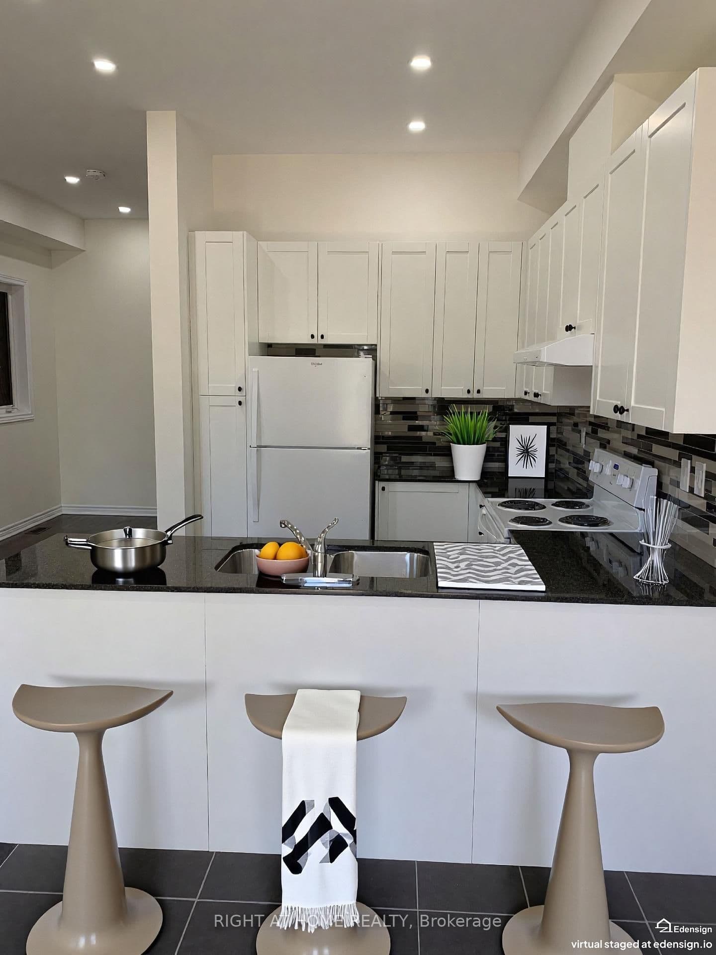 39 Farwell Avenue thumbnail 3