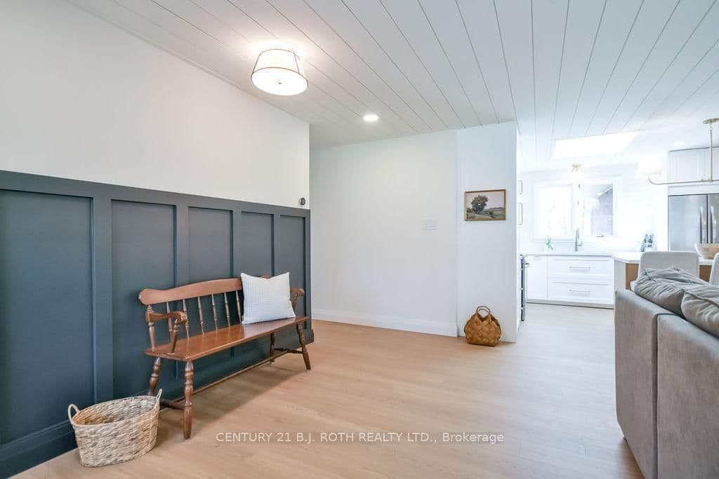1078 Sunnidale Road thumbnail 3