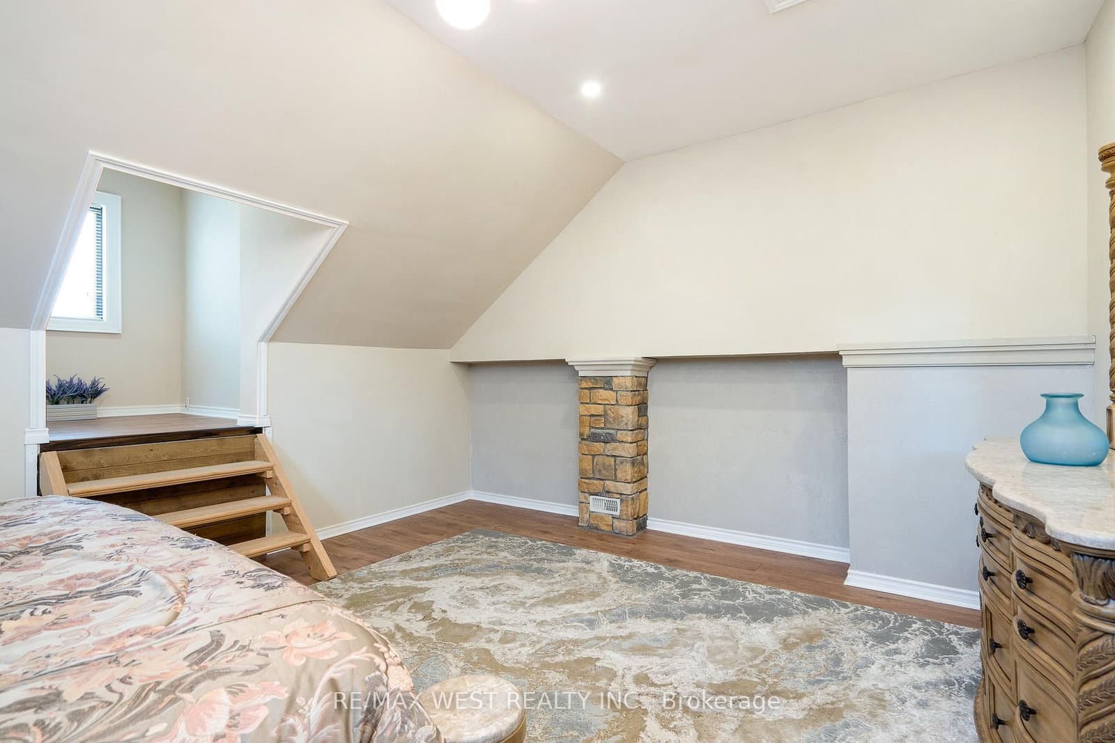 121 Allegra Drive thumbnail 32