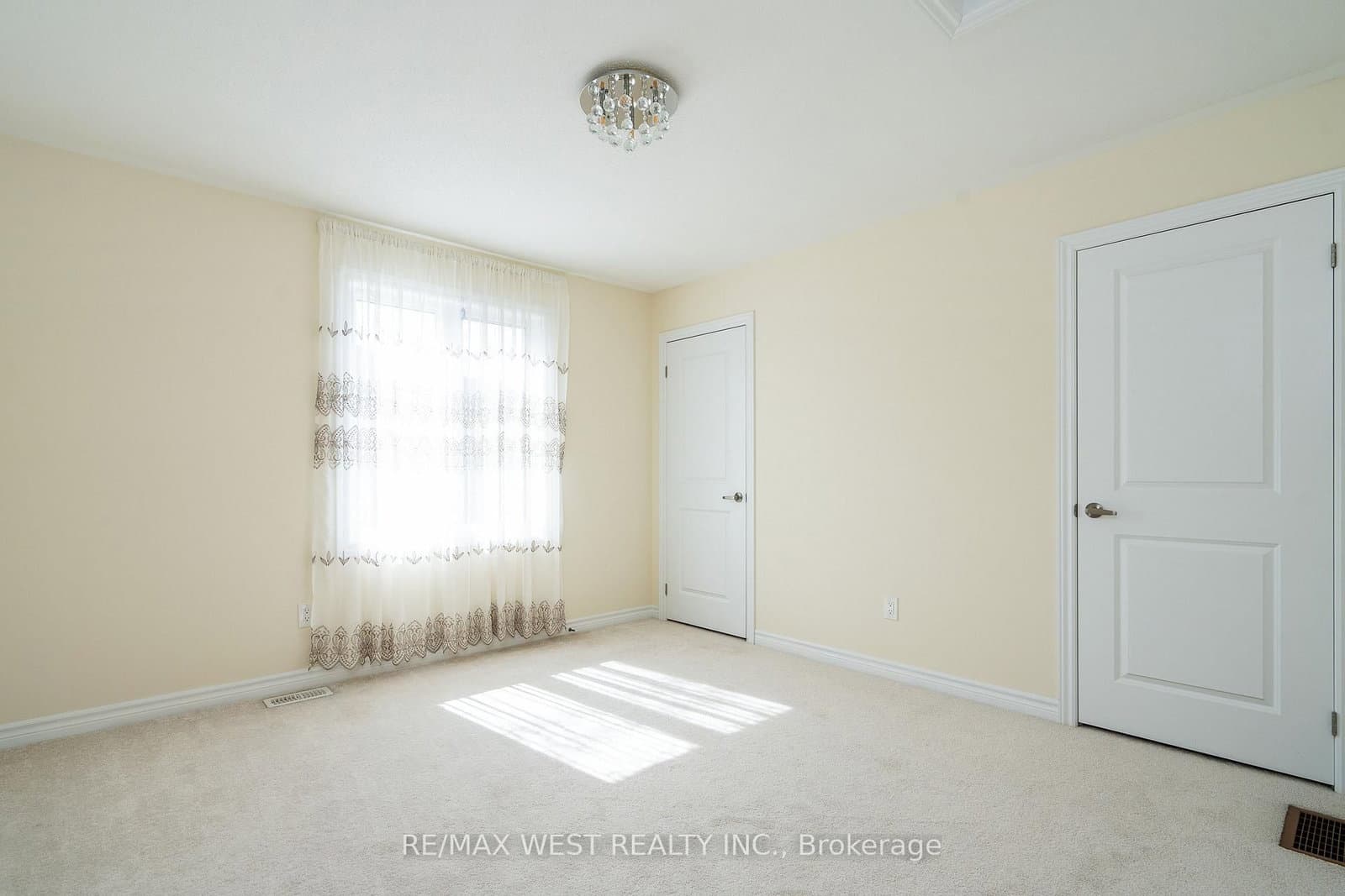 121 Allegra Drive thumbnail 33