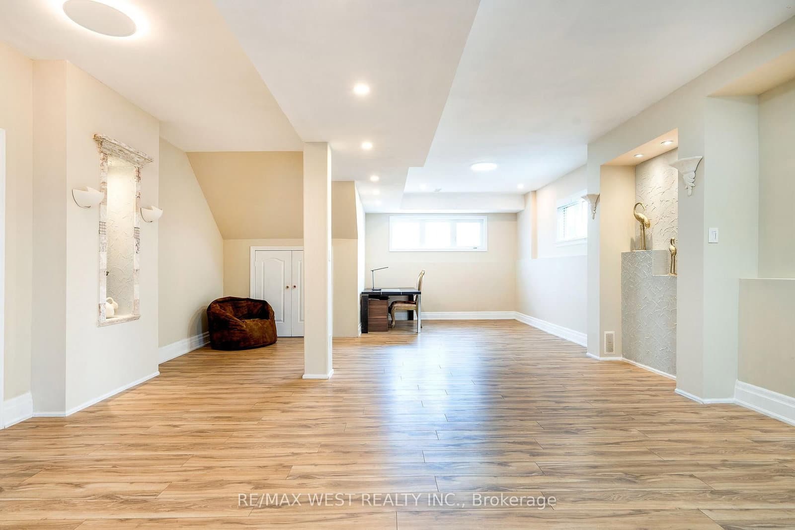 121 Allegra Drive thumbnail 40