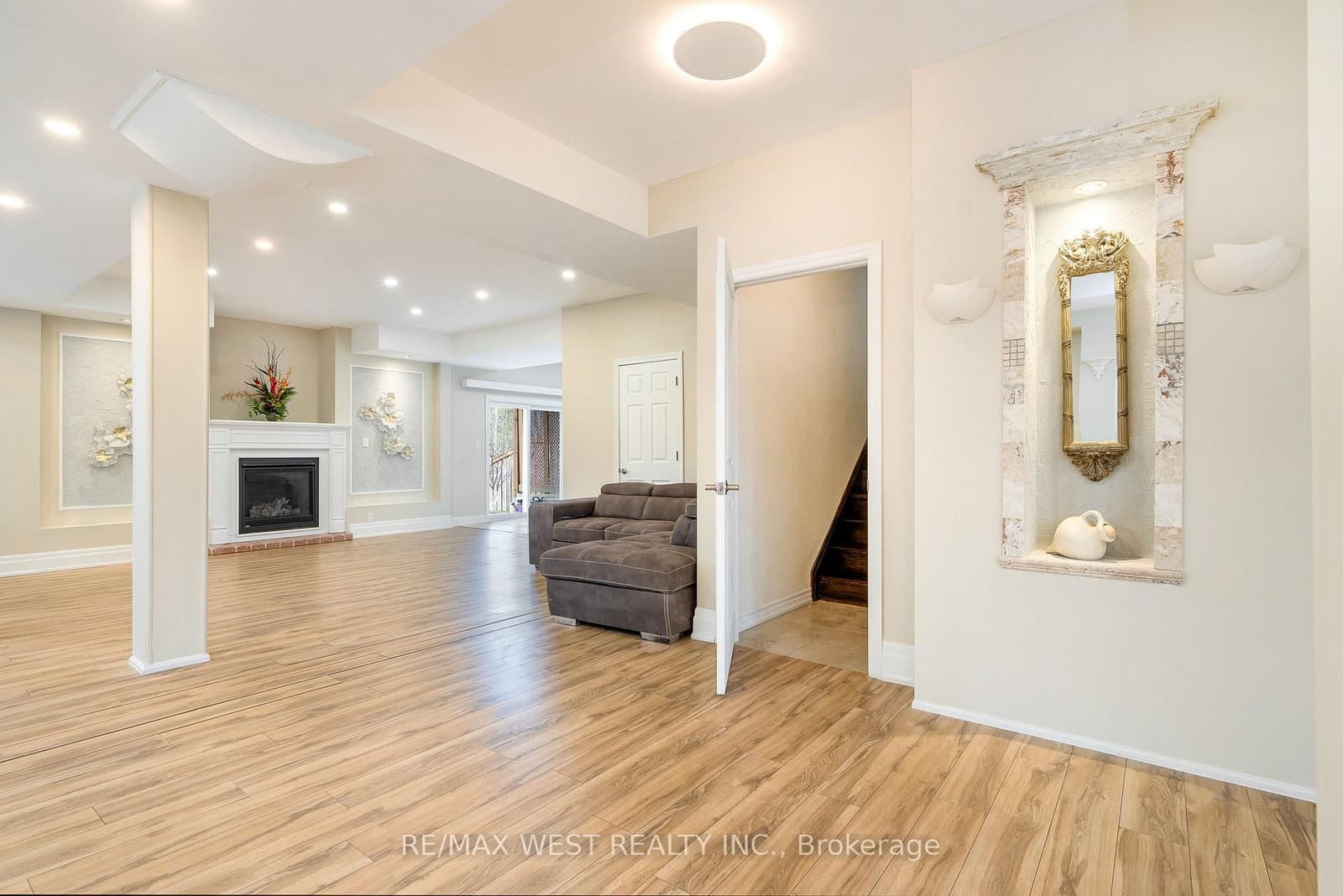 121 Allegra Drive thumbnail 41