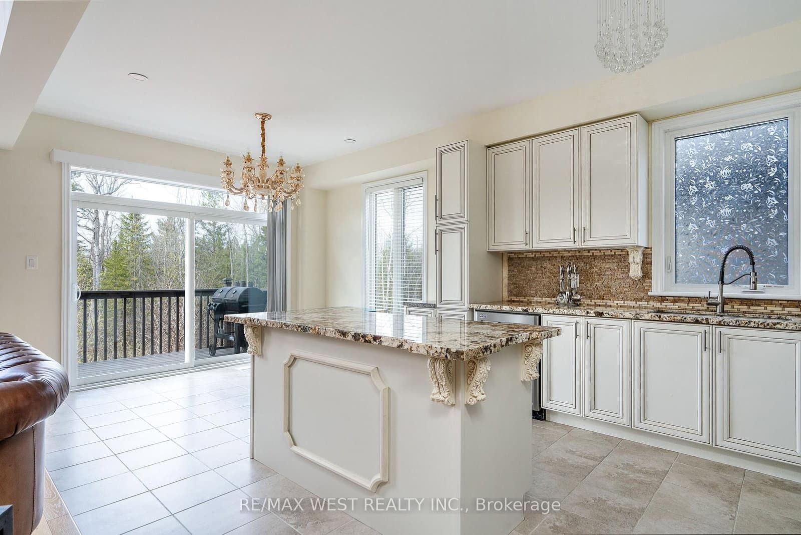 121 Allegra Drive thumbnail 5