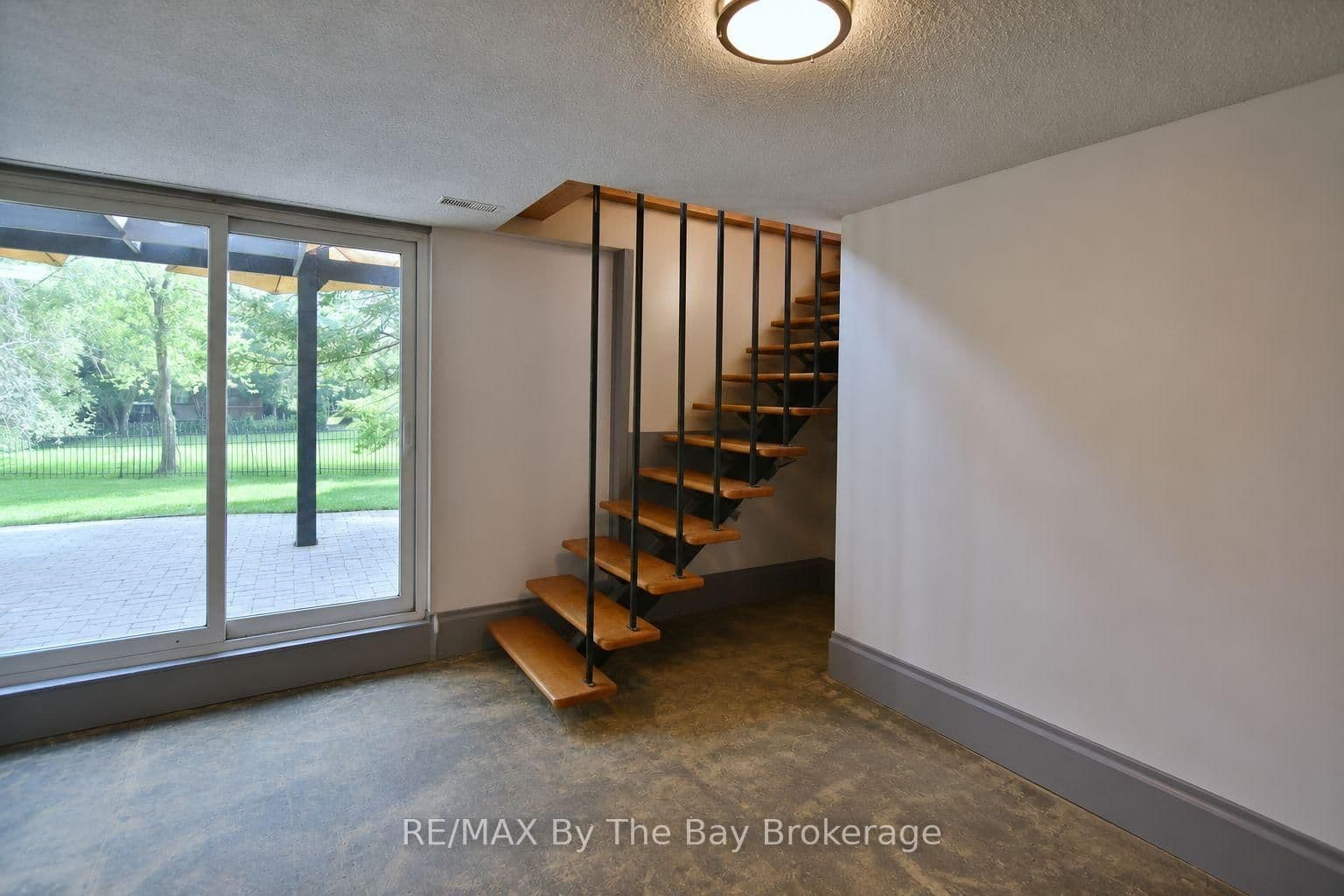 103 Sunnidale Road S thumbnail 16