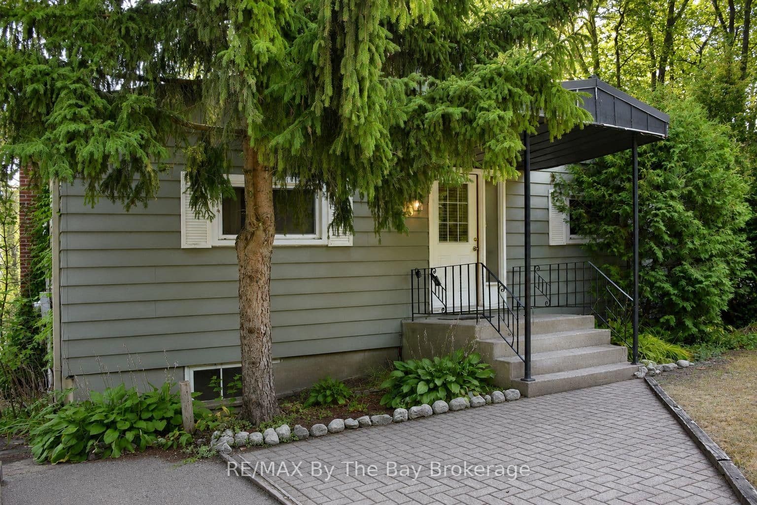 103 Sunnidale Road S thumbnail 4