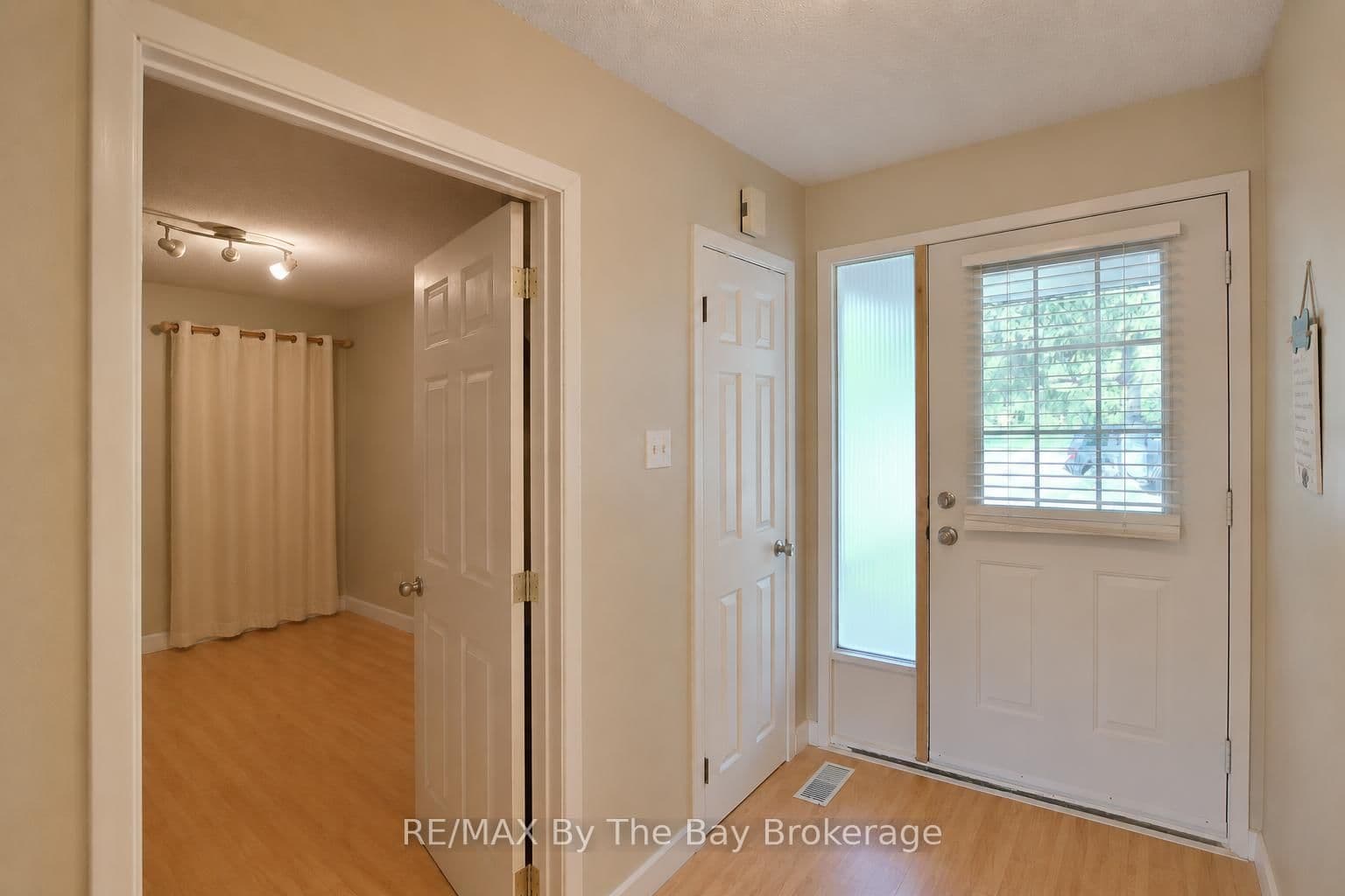 103 Sunnidale Road S thumbnail 6