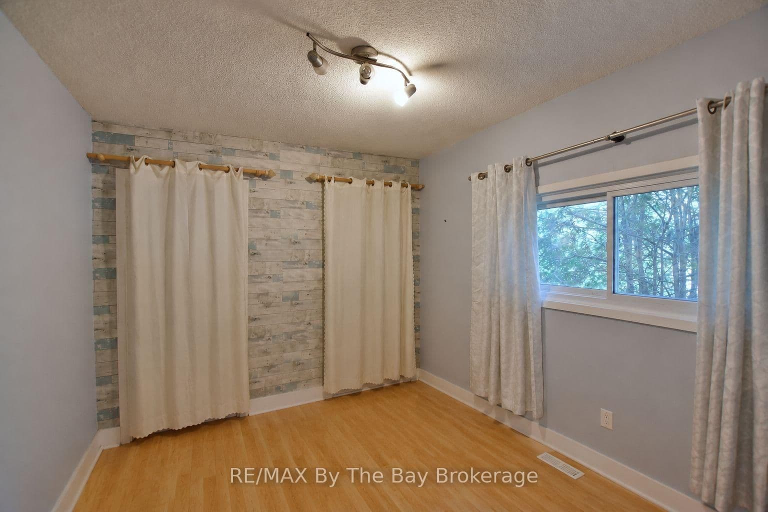 103 Sunnidale Road S thumbnail 7