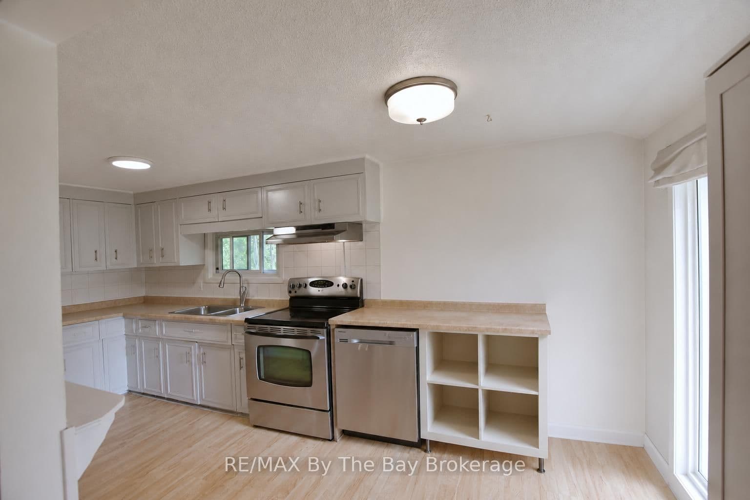 103 Sunnidale Road S thumbnail 9